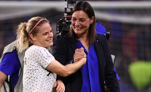 Corinne Diacre et Eugénie Le Sommer, lors de la Coupe du monde 2019.