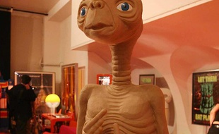 Une figure d'E.T. l'extraterrestre, un personnage créé par Steven Spielberg.