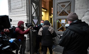 Cécile Bourgeon lors de son arrivée à la cour d'assises du Rhône le 1er décembre.
