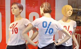 Vitrine d'un magasin à Metz, au lancement des soldes d'hiver en Lorraine, le 3 janvier 2011