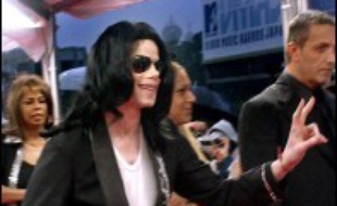 Michael Jackson va assister à une "fête de Noël" organisée en son honneur le 19 décembre au Japon, pays auquel le chanteur avait déjà réservé sa première apparition en public depuis son acquittement dans une affaire de pédophilie en 2005, a annoncé mardi sa porte-parole.