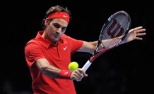 Roger Federer n'a pas traîné pour boucler son premier match du Masters en deux sets 6-1, 6-4, aux dépens de David Ferrer, dimanche à Londres.
