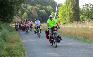 Jusqu’à vendredi, 40 cyclistes pédalent de Nice aux Saintes-Maries-de-la-Mer.