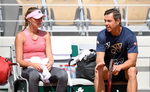 Kristina Mladenovic en compagnie de son ancien entraîneur Sascha Bajin.