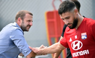 Florian Maurice, ici avec Nabil Fékir en 2018, va quitter l'OL pour le Stade Rennais.