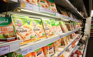 Des produits halal dans un supermarché.