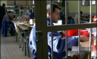 La vie de détenu peut parfois offrir des opportunités peu banales : à Nancy, des prisonniers de la maison d'arrêt Charles III se voient proposer un contrat de professionnalisation par le groupe Eiffage (BTP), sur le chantier de la future prison de Maxéville, en banlieue nancéienne.