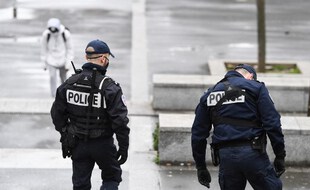Des officiers de police patrouillent à Sarcelles, dans le nord de Paris, le 3 février 2021 (Photo illustration).