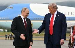 Les images fortes de la  rencontre au sommet Trump-Poutine en Alaska
