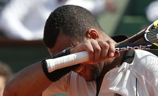 Jo-Wilfried Tsonga lors de sa défaite en demi-finale de Roland-Garros contre Stan Wawrinka, le 5 juin 2015.