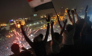 Des Egyptiens explosent de joie à l'annonce de la mise à l'écart de Mohamed Morsi.