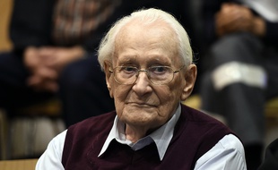 L'ancien officier SS Oskar Gröning lors de son procès à Lueneburg, dans le nord de l'Allemagne, le 15 juillet 2015.