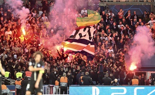 Le craquage de fumigènes lors de PSG-Belgrade.