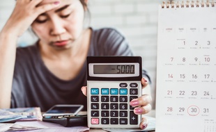 En cas de perte de revenus, contactez au plus vite votre banque pour éviter des incidents bancaires.