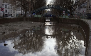 Mis à sec début janvier, le temps de le nettoyer, le canal Saint-Martin va se remplir peu à peu à compter de ce jeudi 31 mars, dans l'après-midi.