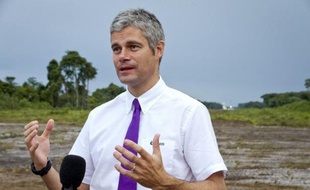 Le ministre de l'Enseignement supérieur et de la Recherche Laurent Wauquiez a assuré mercredi que l'instauration de jours de carence - un dans le secteur public, un quatrième dans le privé - était "une question de principe" et de "responsabilisation".