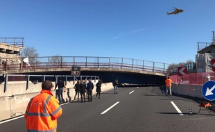 Deux personnes ont été tuées et deux blessées le 9 mars 2017 lors de l'effrondrement d'un pont enjambant une autoroute près d'Ancône, sur la côte adriatique dans le centre de l'Italie.