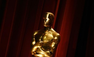 La célèbre statuette des Oscars retrouve le bronze de ses origines en 1929, toujours recouvert d'or pur
