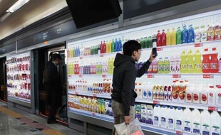 Un supermarché virtuel installé sur l'un des quais du métro de Séoul, en Corée du Sud (Capture d'écran)