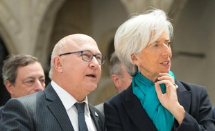 Le ministre français des Finances, Michel Sapin (g) et la directrice du FMI, Christine Lagarde, le 28 mai 2015 à Dresde, en Allemagne