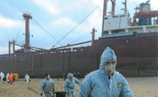 La région Bretagne a annoncé hier qu'elle déposait plainte après l'échouement du cargo maltais TK Bremen,vendredi sur une plage classée du Morbihan.