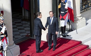 Lors de la passation de pouvoir entre Nicolas Sarkozy et François Hollande le 15 mai 2012.