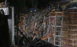 Un pont en construction s'est effondré en Andorre causant au moins cinq morts le 7 novemebre 2009.
