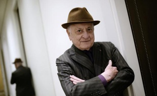 Pierre Bergé dans son bureau à Paris le 11 février 2015