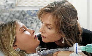 Huppert attend le réveil de sa fille.