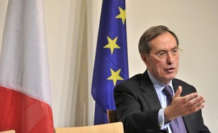 Le ministre de l'Intérieur, Claude Guéant, a déclaré mercredi sur LCI qu'il tablait sur l'expulsion de 40.000 étrangers en situation irrégulière en 2012, soit une augmentation d'environ 20% par rapport à 2011