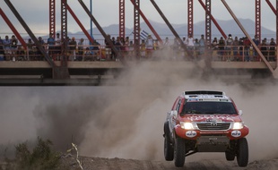 La voiture du pilote néerlandais Bernhard Ten Brinke sur le Dakar 2015, le 6 janvier.
