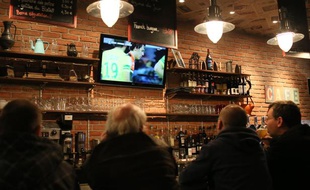 Un bar de Nantes, dimanche 3 novembre 2013.