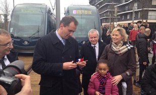 Vincent Feltesse, lors de l'inauguration du tramway dans le quartier Ginko à Bordeaux