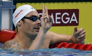 Camille Lacourt réagit à sa qualification en demi-finales du 50m dos aux championnats du monde de natation à Budapest, le 29 juillet 2017.