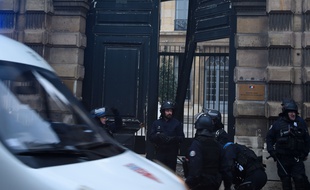 Le ministère du porte-parole du gouvernement, Benjamin Griveaux, le 5 janvier, lors de l'attaque au chariot élévateur par des «gilets jaunes».