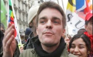 Barrages filtrants, blocages ou simple grève : la mobilisation des facultés restait lundi matin une constante mais, dans certaines universités, notamment celles mobilisées depuis début février (Rennes II, Brest, Lille III, Paris X-Nanterre), les présidents ont décidé d'organiser des "référendums" sur le principe du blocage, qui empêchent la tenue des cours.