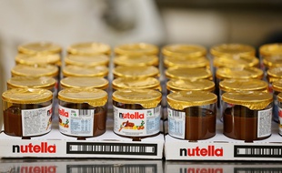 Des pots de Nutella dans l'usine Ferrero de Villers-Ecalles (Seine-Maritime)