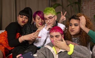 «The Gender Spectrum Collection», une phototèque d'images pour mieux représenter les personnes transgenre et non binaires dans les médias.