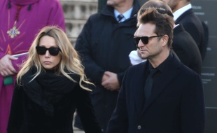 David Hallyday avec sa sœur Laura Smet lors de la cérémonie d'adieu à leur père, Johnny Hallyday.