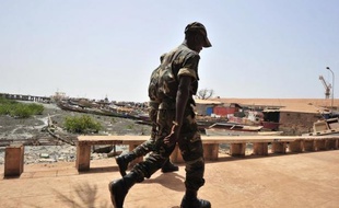 La Guinée Bissau était en proie vendredi à un nouveau coup d'Etat militaire, au lendemain de l'arrestation du président intérimaire Raimundo Pereira et du Premier ministre Carlos Gomes Junior, dans la capitale désormais quadrillée par les soldats