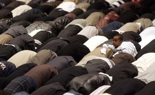 Prière pour la fin du ramadan à Lille le 1er octobre 2008.