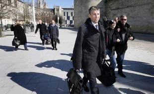 Le patron de LOV Group, Stéphane Courbit, a été mis en examen mardi pour escroquerie et recel d'abus de faiblesse par le juge Jean-Michel Gentil à Bordeaux, dans le cadre de l'affaire Bettencourt, après deux premières auditions desquelles il était sorti comme simple témoin assisté.