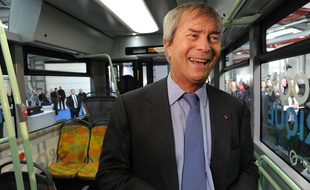 Vincent Bolloré inaugure un BlueBus, le 15 janvier 2016.