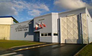 Vue extérieure de la prison des hommes de Rennes-Vezin, inaugurée en 2010.