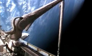 Le bras robotisé de la navette Endeavour, le 12 août 2007.