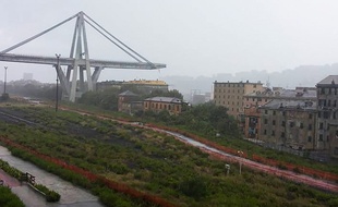 Le viaduc Morandi après la chute d'une de ses travées, le 14 août 2018.