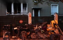 Un enfant de trois ans meurt dans un incendie, son frère jumeau et leur mèr…