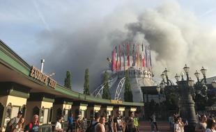 Incendie à Europa Park à Rust en Allemagne. / AFP PHOTO / dpa / Joost DERIJCK / Germany OUT