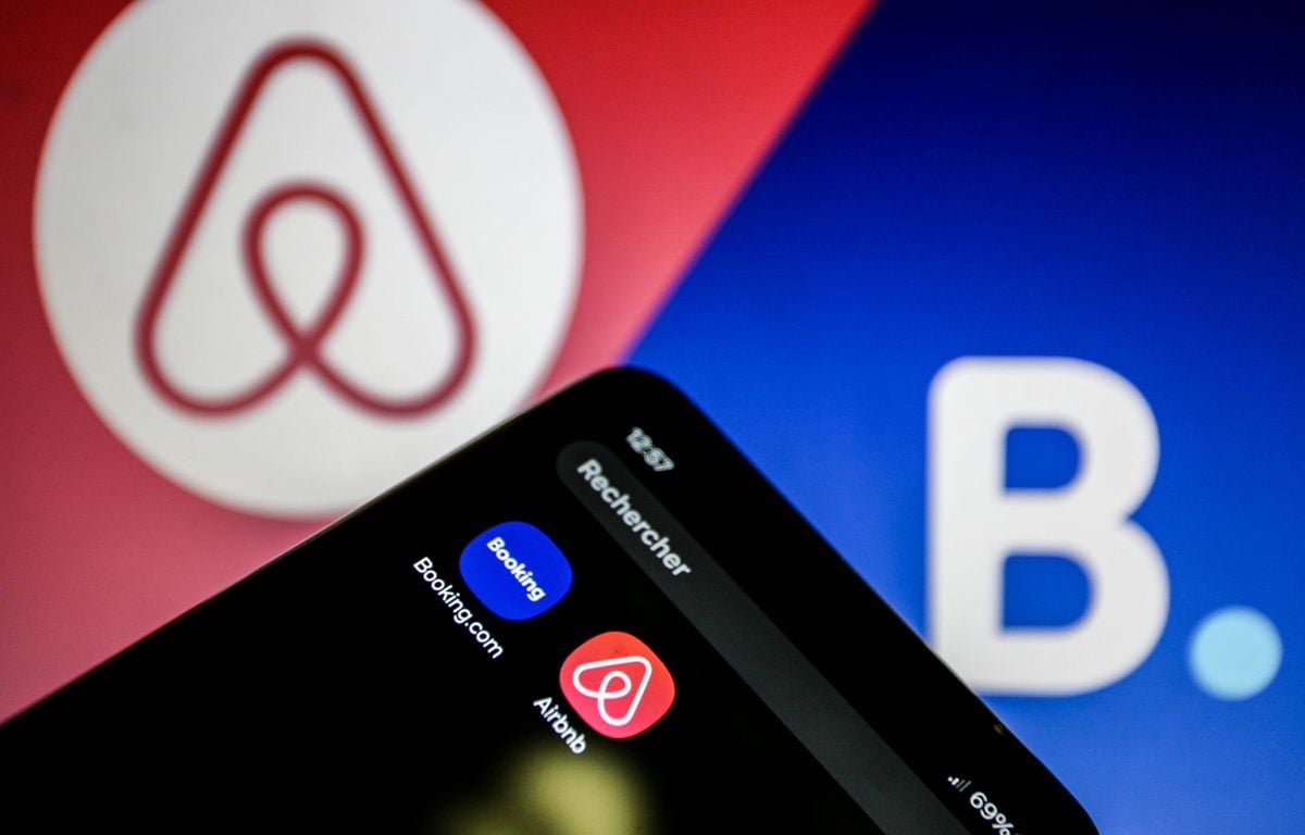 Booking, Abritel, Airbnb... Pourquoi les vacanciers préfèrent réserver leurs hôtels sur des plateformes ?