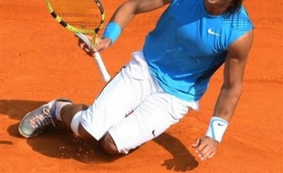 Rafael Nadal reste invincible sur la terre battue de Monte Carlo où il a réussi dimanche un quadruplé inédit dans le tennis moderne en battant Roger Federer pour la troisième fois d'affilée en finale en deux sets 7-5, 7-5.